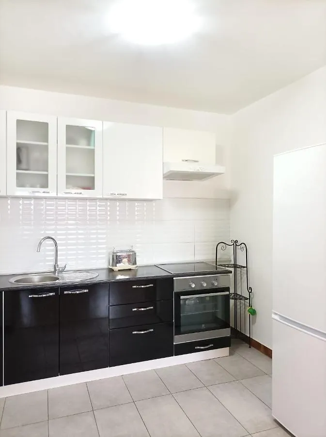 Apartment Sunny Brownie Split